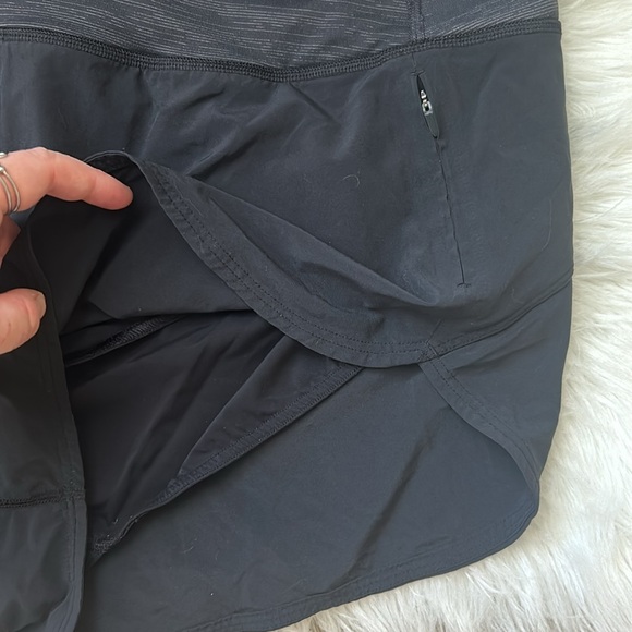 Outdoor voices Hudson black 2.5 inch shorts - Picture 7 of 9